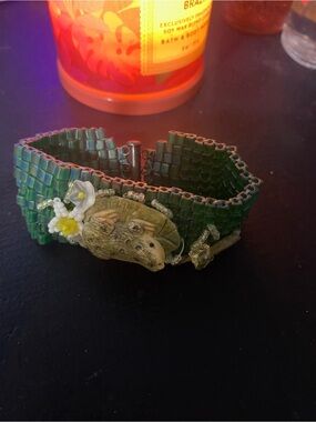 Super vintage 😍🐸 adorable frog bracelet from the 70’s